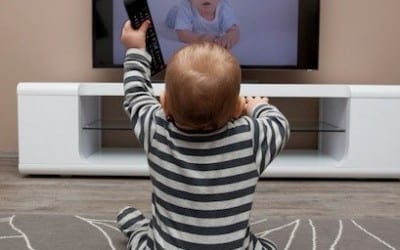 Trop de télévision empêche votre enfant de développer son langage